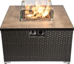 Teamson Home Vierkant Propaan Gas Vuurtafel - Vuurkorf Buiten - Geen Rook - Terrashaard - Rotan/Metaal - Met Windscherm, Lavastenen & Omslag