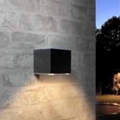 Solar Wandlamp Buiten 'Sven' Recht - Downlight - Warm Wit Licht - Wandlamp Op Zonne-energie