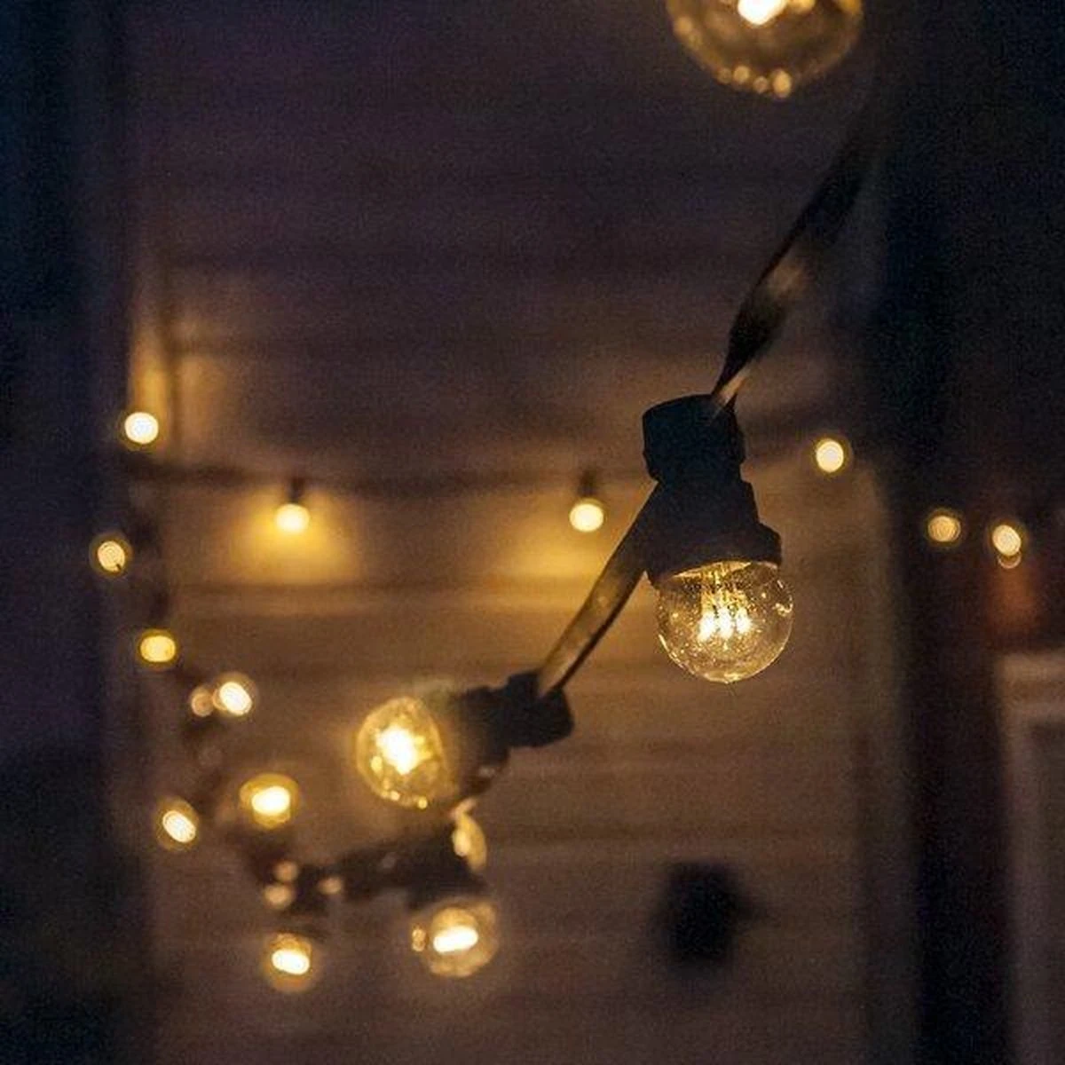 Lichtsnoer - 50 Meter Met 50 Lampen - 0,7W LEDs Op Stokjes - Kleur Van Gloeilamp (2650K) - Afbeelding 6