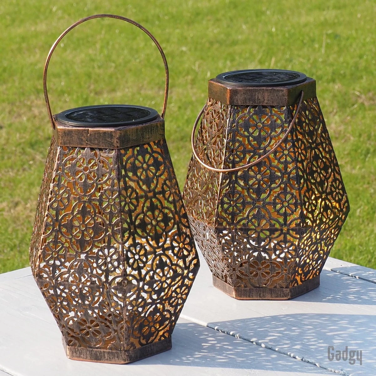 Gadgy Solar Lantaarn Hexagon - Tafellamp Set Van 2 - Tuinlantaarn In Koper Kleur - Solar Tuinverlichting Op Zonneenergie - Led Buitenverlichting Met Dag/nacht Sensor - Hanglamp - 20 X Ø 15 Cm - Metaal - Afbeelding 9