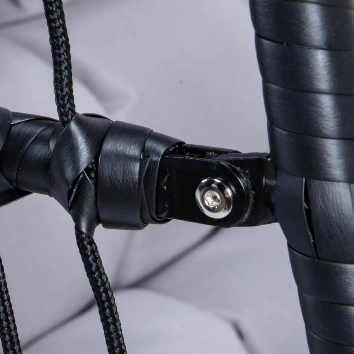 Merkloos Hangstoel Norway - Zwart Wicker & Touw Luxe Egg Hangstoel Met Dikke Antraciete Kussens Met Frame - Inklapbare Basket - Afbeelding 7