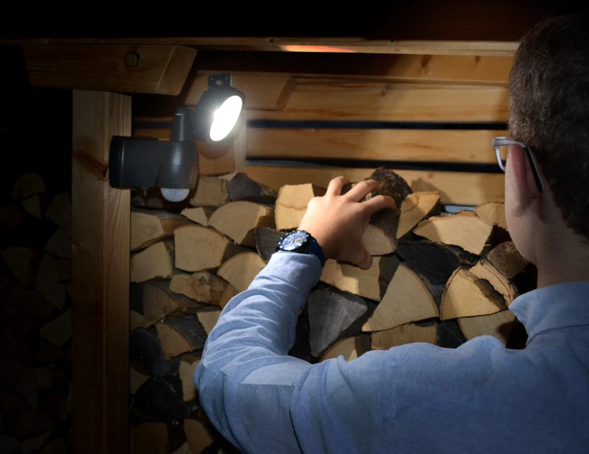 Brennenstuhl LED Batterij Buitenlamp LUFOS / Draadloze LED Buitenlamp Met Sensor En Batterij (Schijnwerper Op Batterijen Met 4 Hoogwaardige Merk-LED's, 210 Lumen, Voor Buitengebruik IP44) - Afbeelding 6