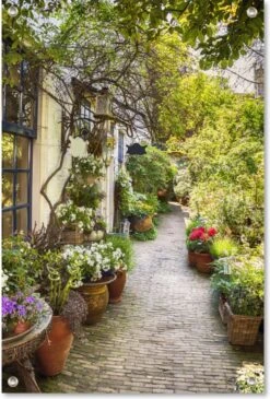 Merkloos Tuinposter Bloemensteeg | 80 X 120 Cm | Wanddecoratie Buiten | Tuin Schilderij